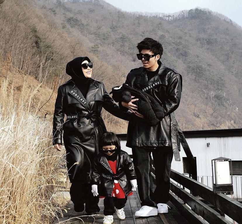 potret keluarga Atta-Aurel liburan di lokasi syuting In The Soop BTS (Instagram.com/attahalilintar)