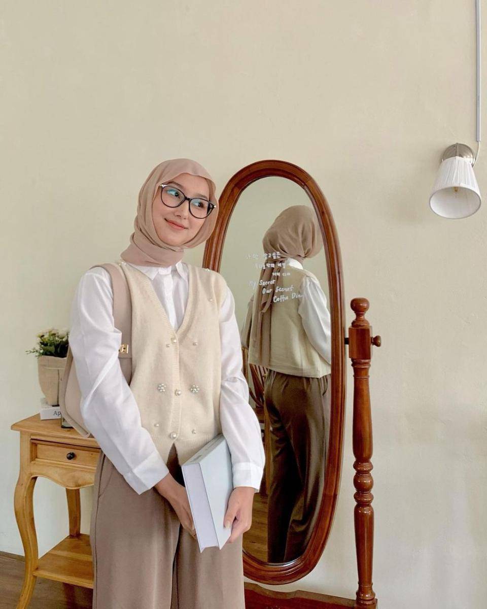 inspirasi OOTD ala Denis Shaqira (instagram.com/denisseshaqira)