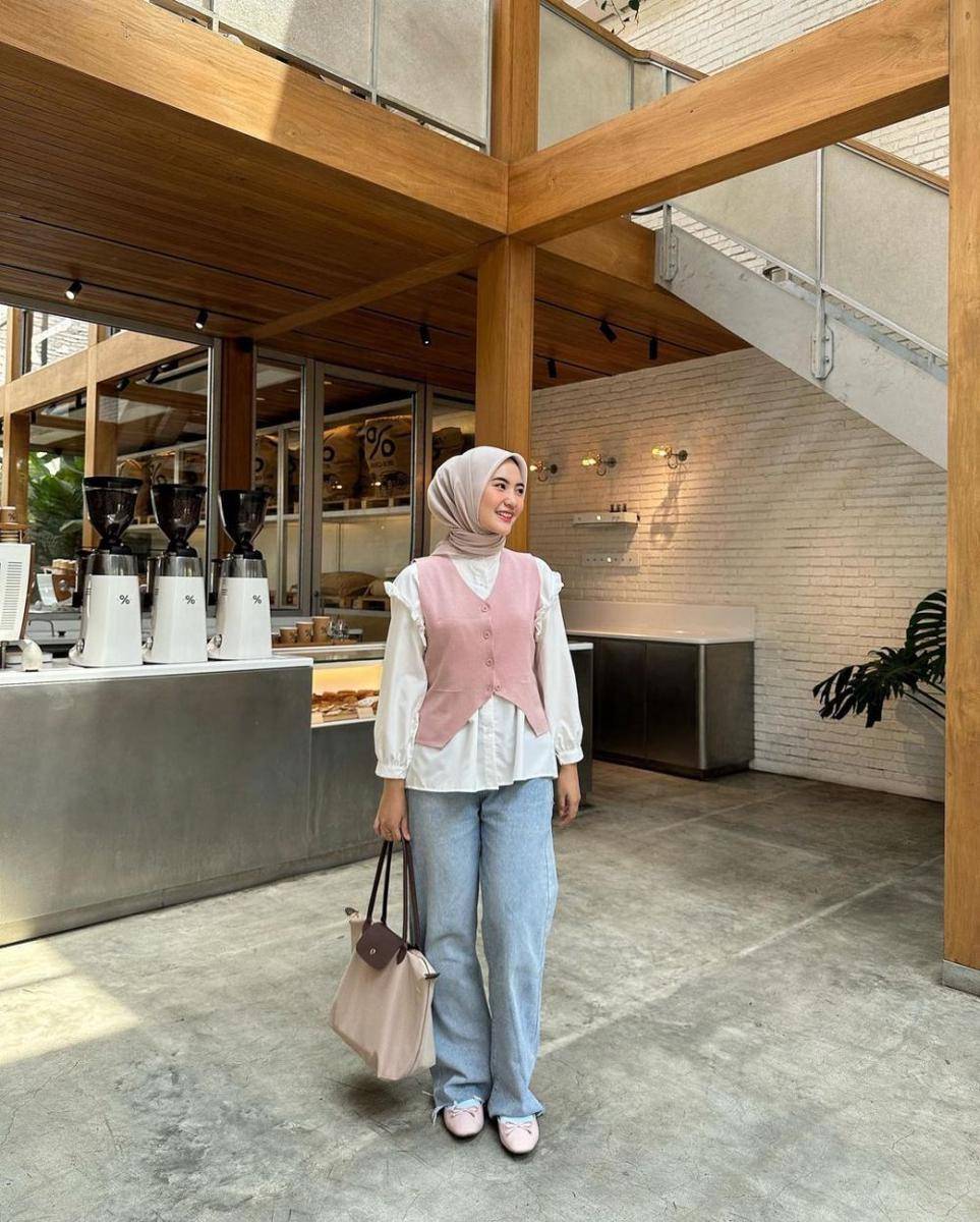 inspirasi OOTD ala Intan Ghazella (instagram.com/intanghazll_)
