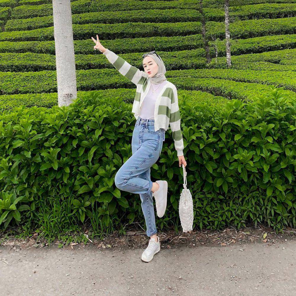 Ide padu padan sneakers putih ala Fanisa (Instagram.com/fanisa_fan)