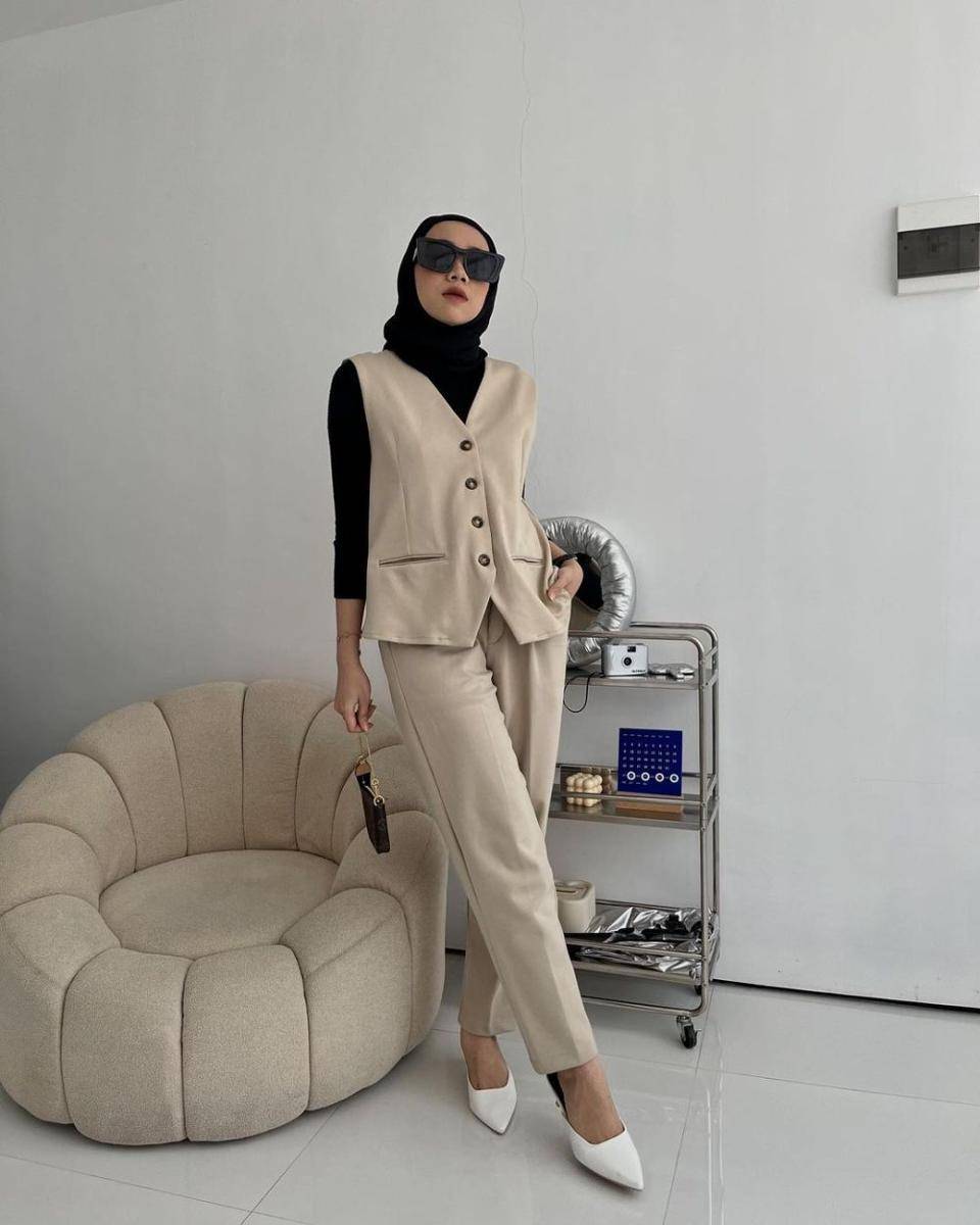inspirasi OOTD ala Dela Ayu (instagram.com/delaaayu)