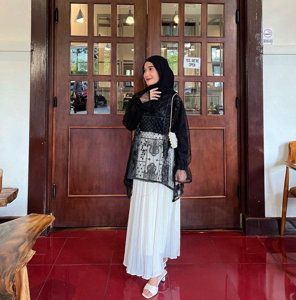 inapirasi OOTD ala Cut Indah Sundari (instagram.com/cutindahsundari)