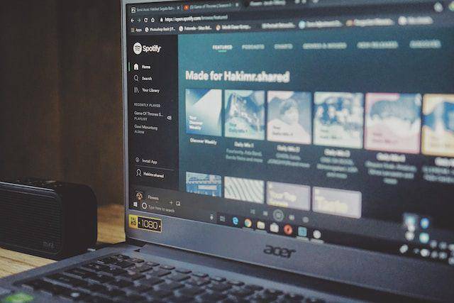 ilustrasi platform spotify (unsplash.com/hakim rahman)