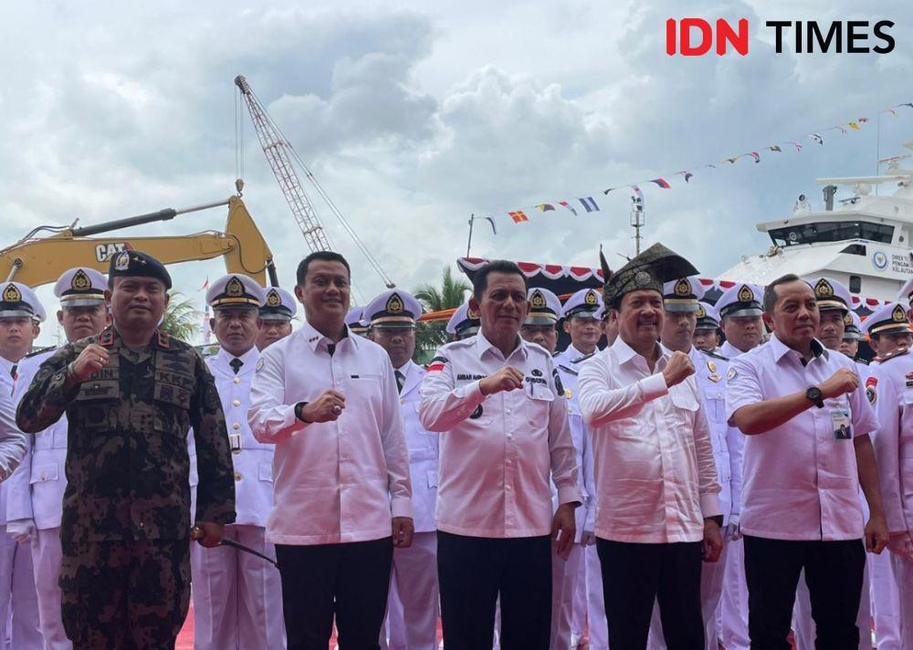 Menteri KP, Sakti Wahyu Trenggono (dua dari kanan) bersama jajaran KKP (IDN Times / Putra Gema Pamungkas)