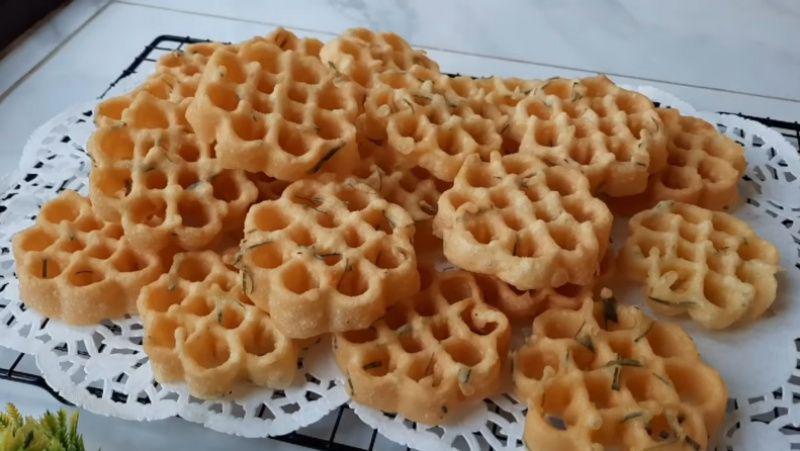 Resep Kembang Goyang Renyah dan Gurih, Awas Ketagihan!
