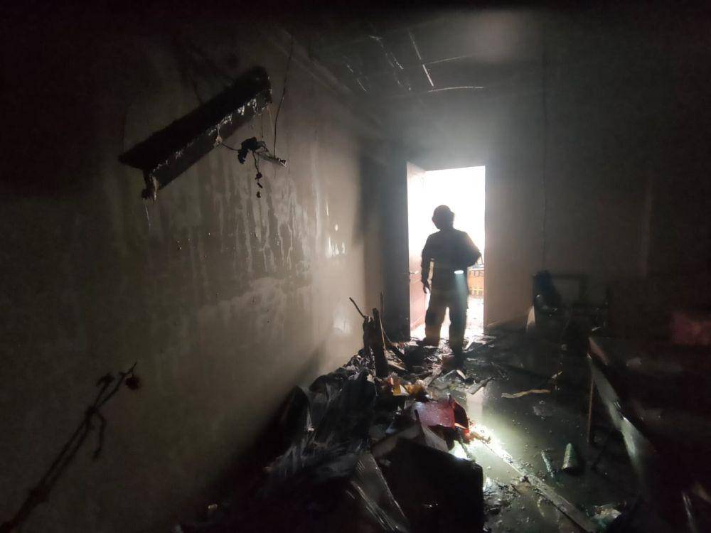 Kondisi ruangan sekolah Santa Clara yang terbakar. Dok. CC112 Surabaya.