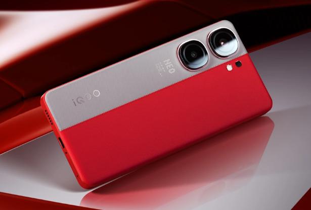 tampilan iQOO Neo9 series dengan warna merah dan putih (vivo.com)
