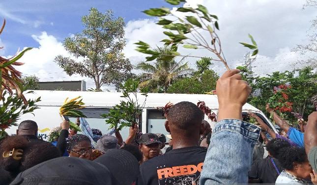 Iring-Iringan Jenazah Lukas Enembe Diwarnai Kericuhan di Jayapura