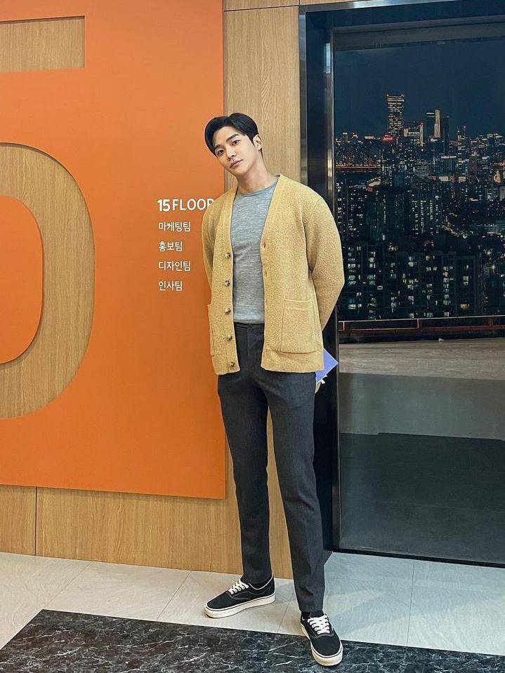 potret Rowoon (instagram.com/ewsbdi)