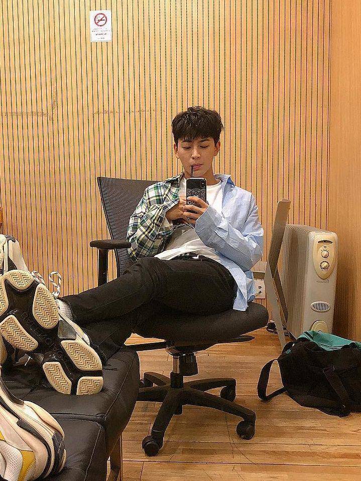 potret Yunhyeong iKON (instagram.com/sssong_yh)