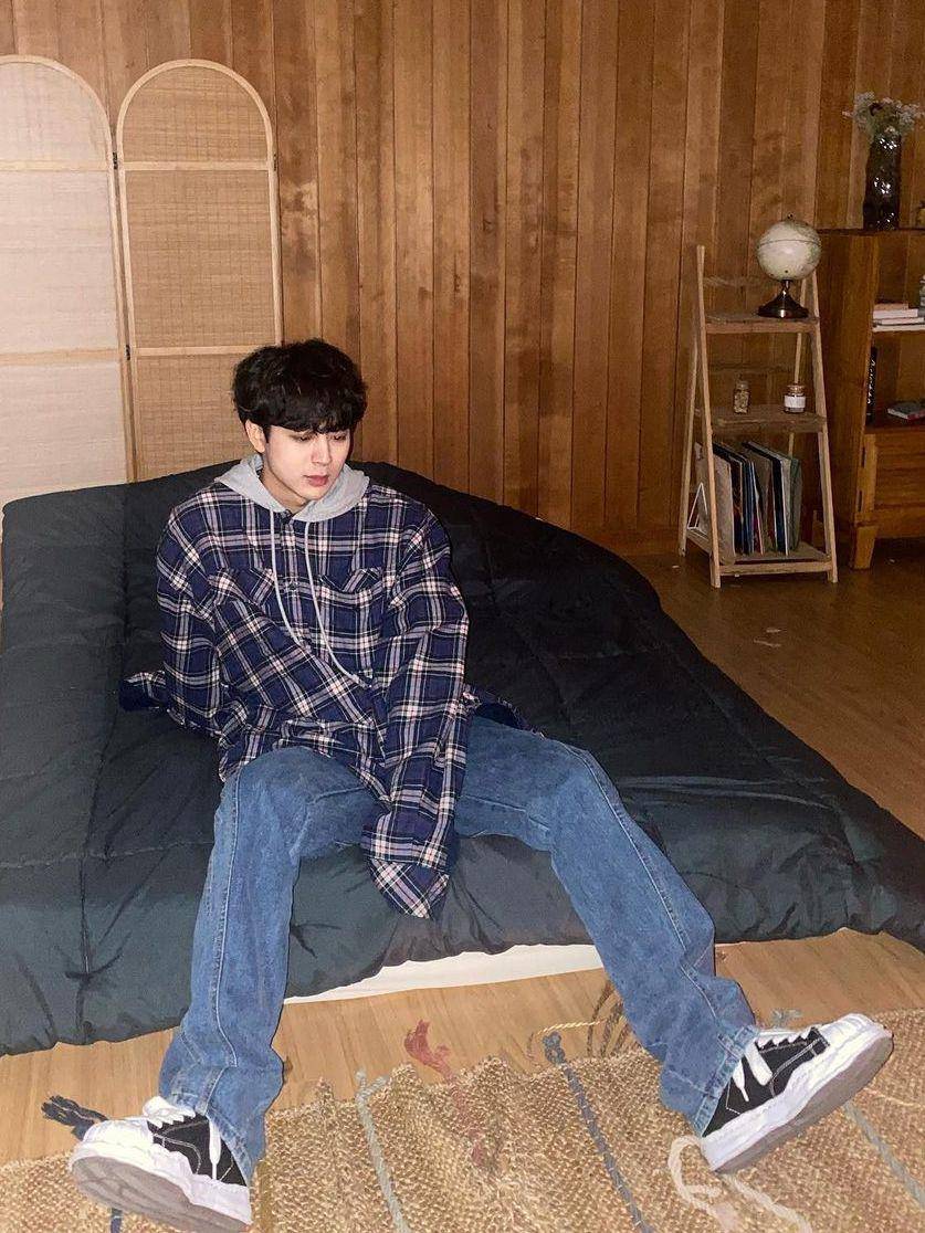 potret Yunhyeong iKON (instagram.com/sssong_yh)