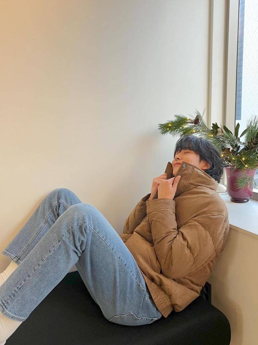 potret Rowoon (instagram.com/ewsbdi)