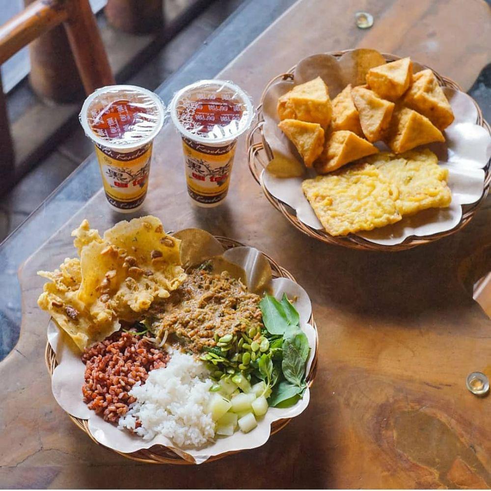 Pecel Madiun Laris Manis (instagram.com/pecel_larismanis)