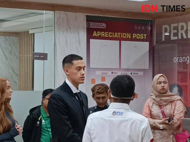 Pemain naturalisasi anyar Timnas Indonesia, Jay Idzes, usai ambil sumpah jadi WNI (IDN Times / Tino Satrio)