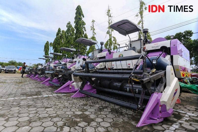 Kaltim Serahkan 298 Unit Mesin Pertanian untuk Kelompok Tani PPU