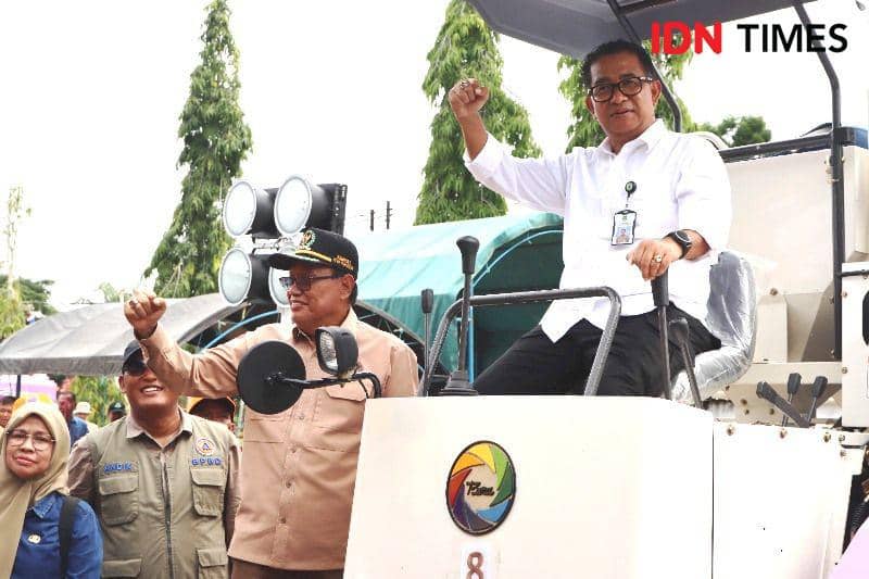 Pj Gubernur Kaltim, Akmal Malik diaatas alsintan bantuan (IDN Times/Ervan)