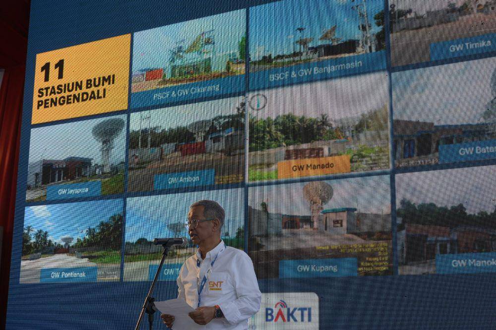 Direktur Utama PT Satelit Nusantara Tiga, Adi Rahman Adiwoso, di Stasiun Bumi Satria-1, Desa Matungkas, Dimembe, Minut, Sulawesi Utara, Kamis (28/12/2023). IDNTimes/Ungke Pepotoh/bt