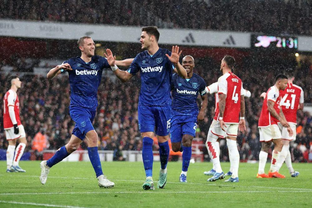 Selebrasi pemain West Ham usai membobol gawang Arsenal di Emirates Stadium, Jumat (29/12/2023). (premierleague.com).