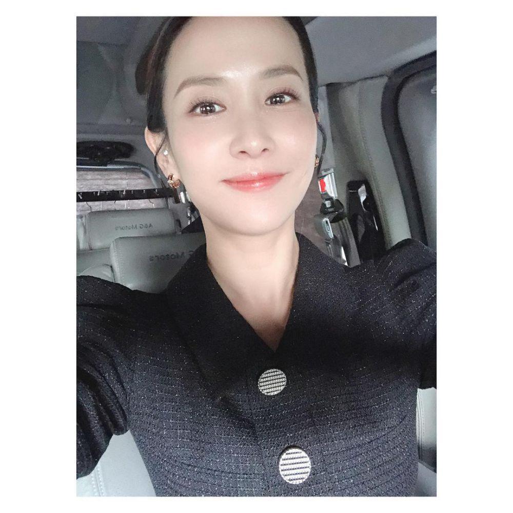 gaya makeup natural ala Cho Yeo-Jeong (instagram.com/lightyears81)