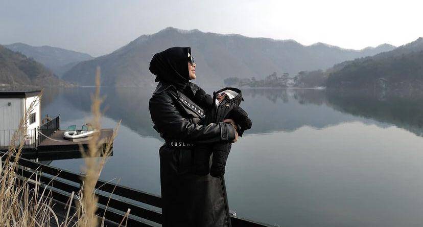 momen baby Azura perdana trip ke Korea Selatan (instagram.com/aurelie.hermansyah)