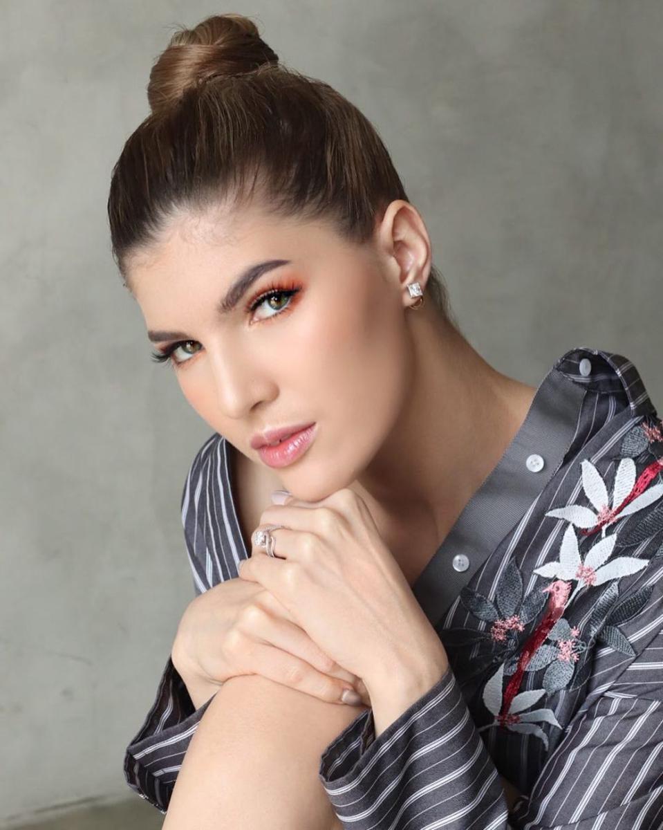 gaya makeup ala Mikaila Patritz (instagram.com/mikailapatritz)