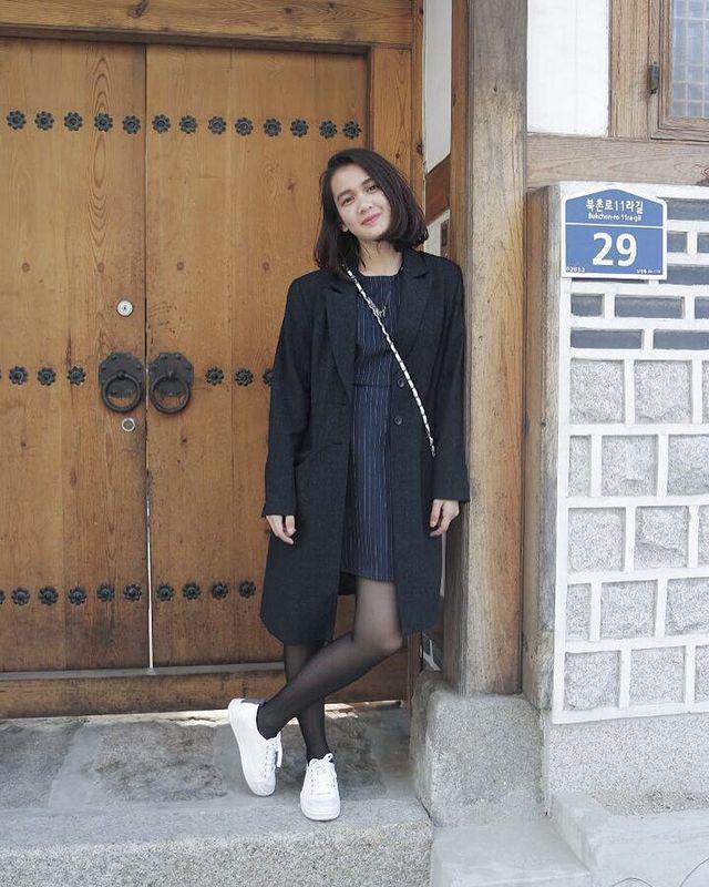 outfit serba hitam ala Dea Annisa (instagram.com/deaaannisa)