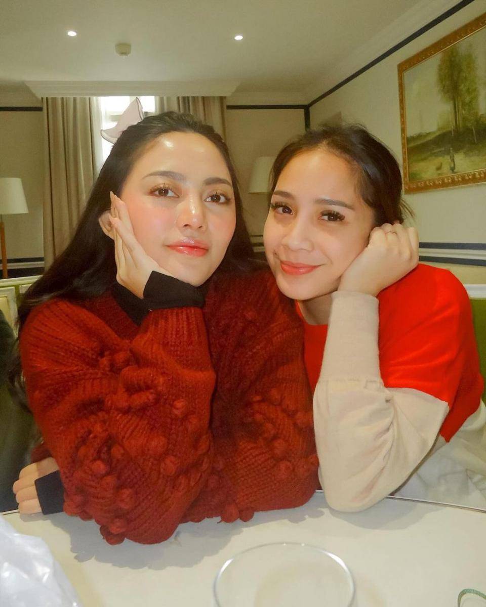 potret keluarga Raffi-Nagita bertemu keluarga Rachel Vennya di Paris (instagram.com/rachelvennya)