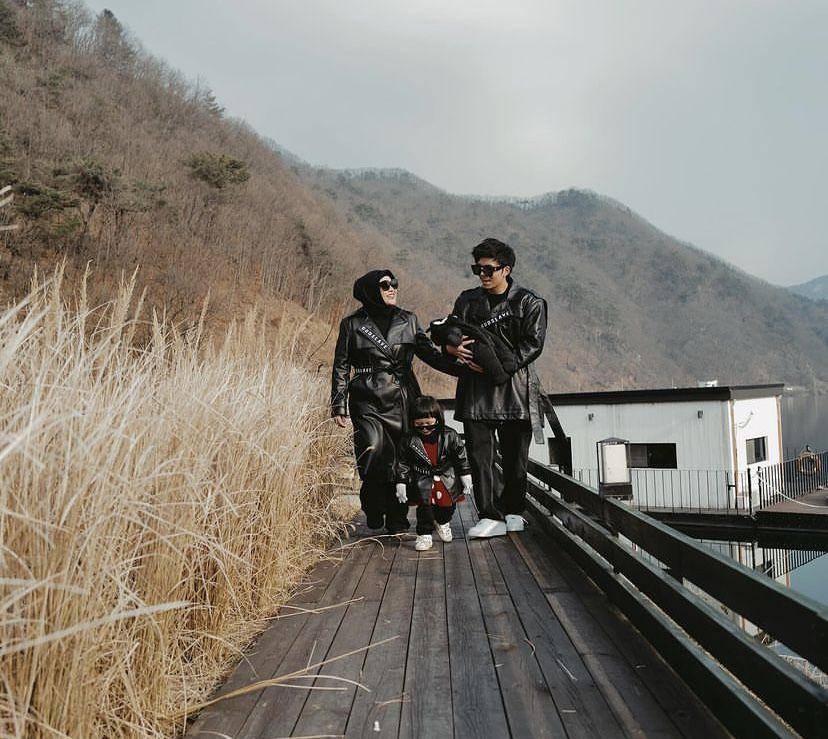 momen baby Azura perdana trip ke Korea Selatan (instagram.com/attahalilintar)