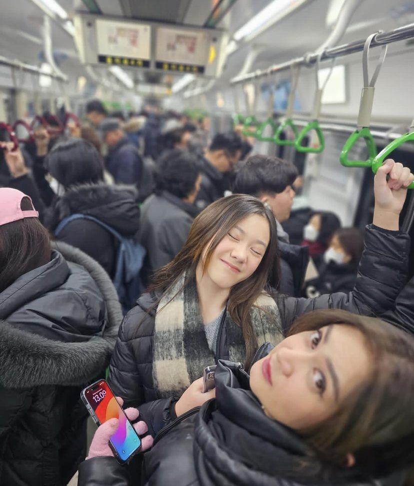 potret kompak Nafa Urbach dan Zack Lee boyong anak liburan ke Korea (Instagram.com/nafaurbach)