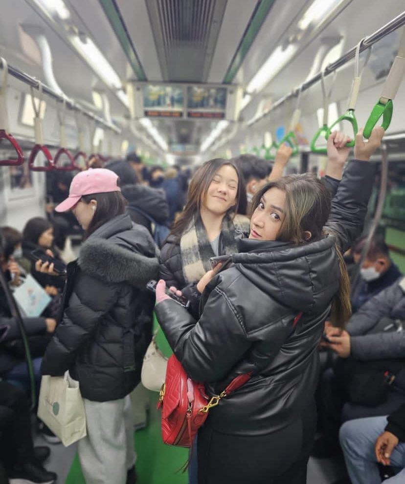 potret kompak Nafa Urbach dan Zack Lee boyong anak liburan ke Korea (Instagram.com/nafaurbach)