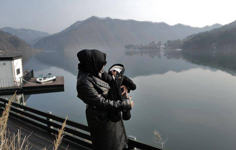 momen baby Azura perdana trip ke Korea Selatan (instagram.com/aurelie.hermansyah)