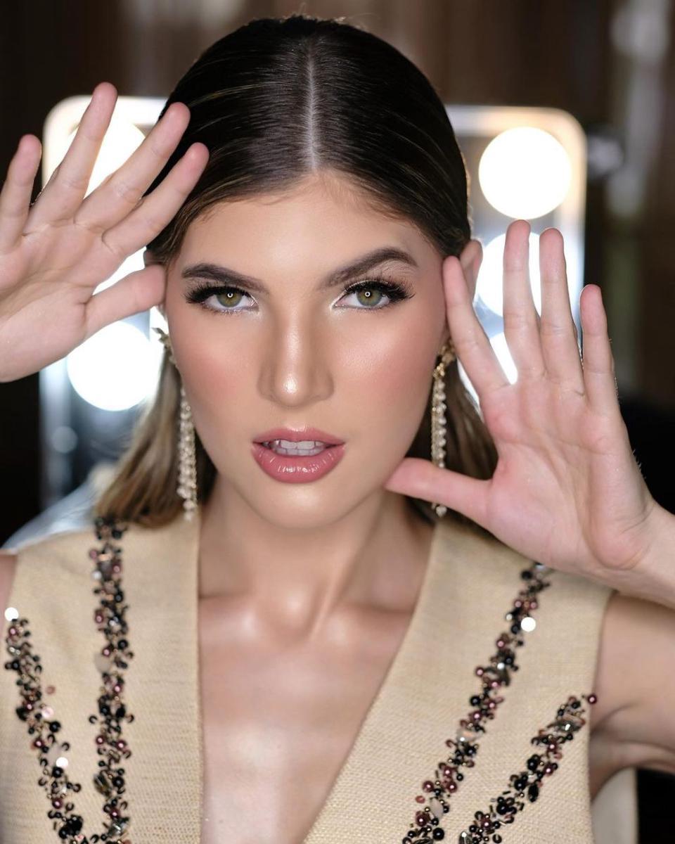 gaya makeup ala Mikaila Patritz (instagram.com/mikailapatritz)
