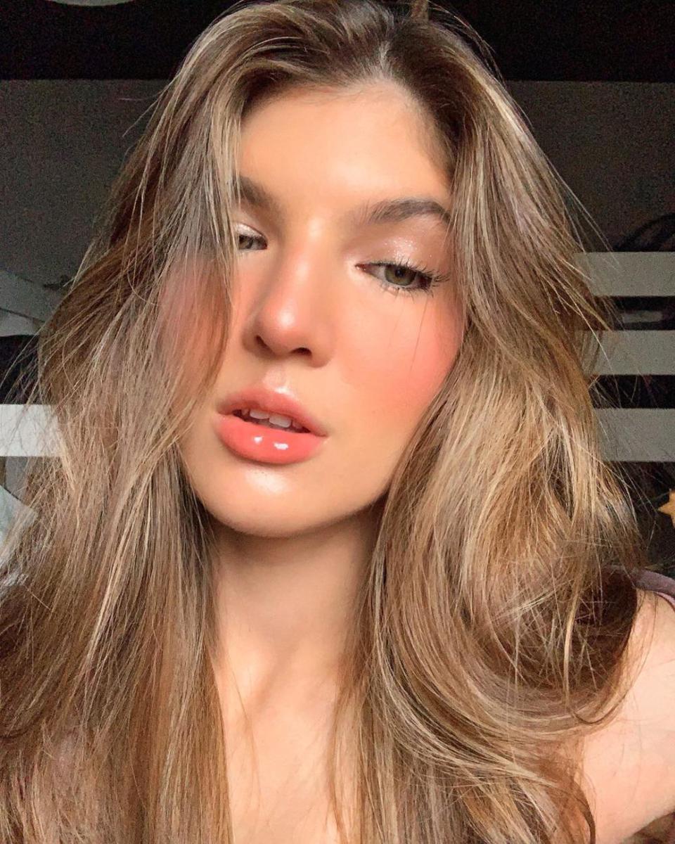 gaya makeup ala Mikaila Patritz (instagram.com/mikailapatritz)