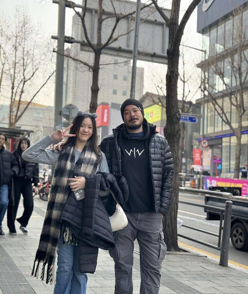 potret kompak Nafa Urbach dan Zack Lee boyong anak liburan ke Korea (Instagram.com/mikhaela.lee)