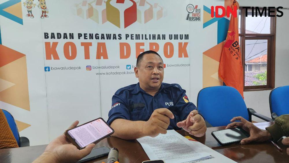 Komisioner Divisi Penanganan Perkara, Data, dan Informasi Bawaslu Kota Depok, Sulastio saat ditemui IDNTimes di kantor Bawaslu Kota Depok. (IDNTimes/Dicky)