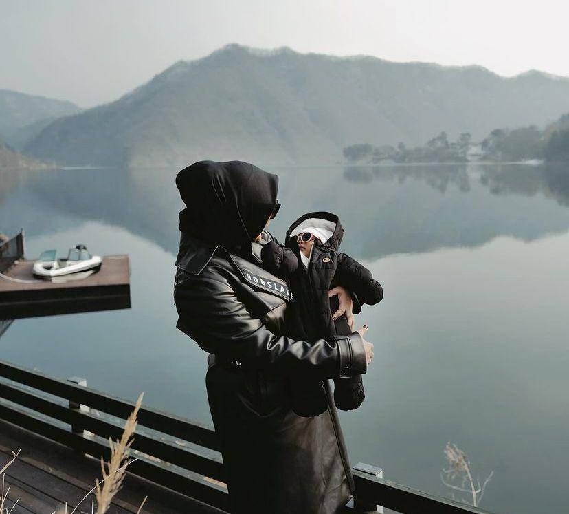 momen baby Azura perdana trip ke Korea Selatan (instagram.com/attahalilintar)