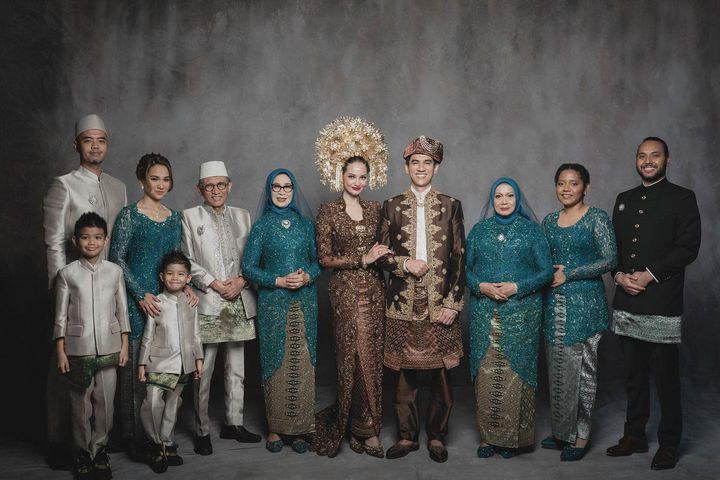 10 Kebaya Seragam Nikahan Keluarga Artis 2023, Opsi Apik biar Kompak