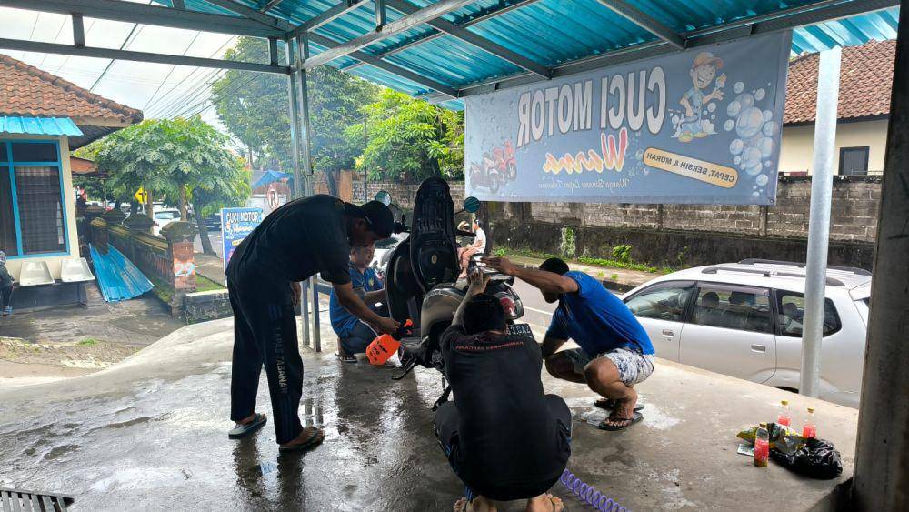 6 Napi di Lapas Tabanan Ikuti Asimilasi Cuci Motor