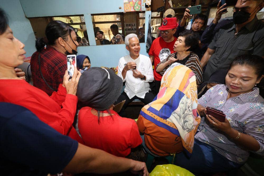 Capres nomer urut 3, Ganjar Pranowo blusukan ke Pasar Wonogiri. (Dok/Tim Media Ganjar)