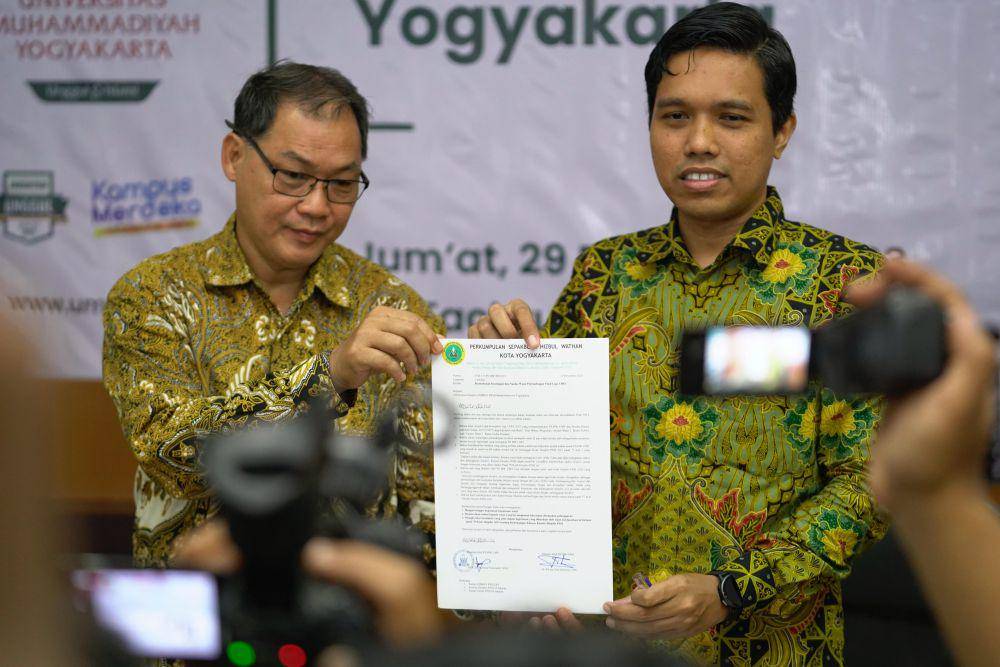Manajer PSHW UMY, Dr. Filosa Gita Sukmono, M.A..(kanan).( IDN Times/Daruwaskita)