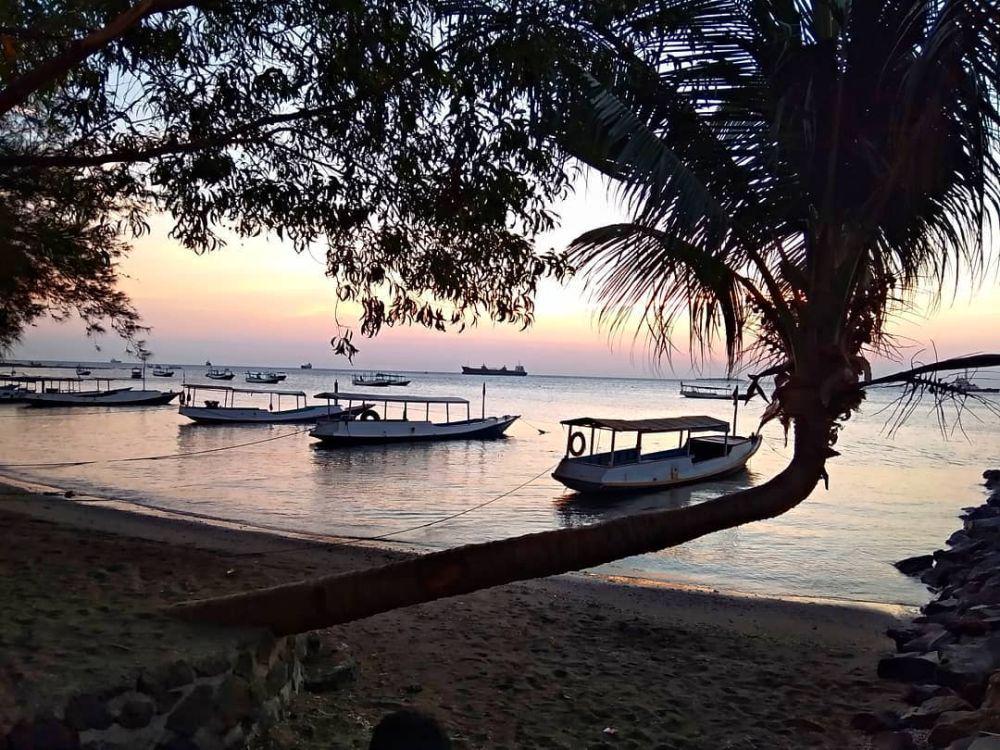 Pantai Kampe (instagram.com/usi_notoadihardjo)