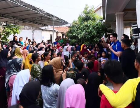 Caleg DPR RI dari PAN dapil Jabar 7 Verrel Bramasta saat berkampanye. (Instagram/@mybramastavrl)