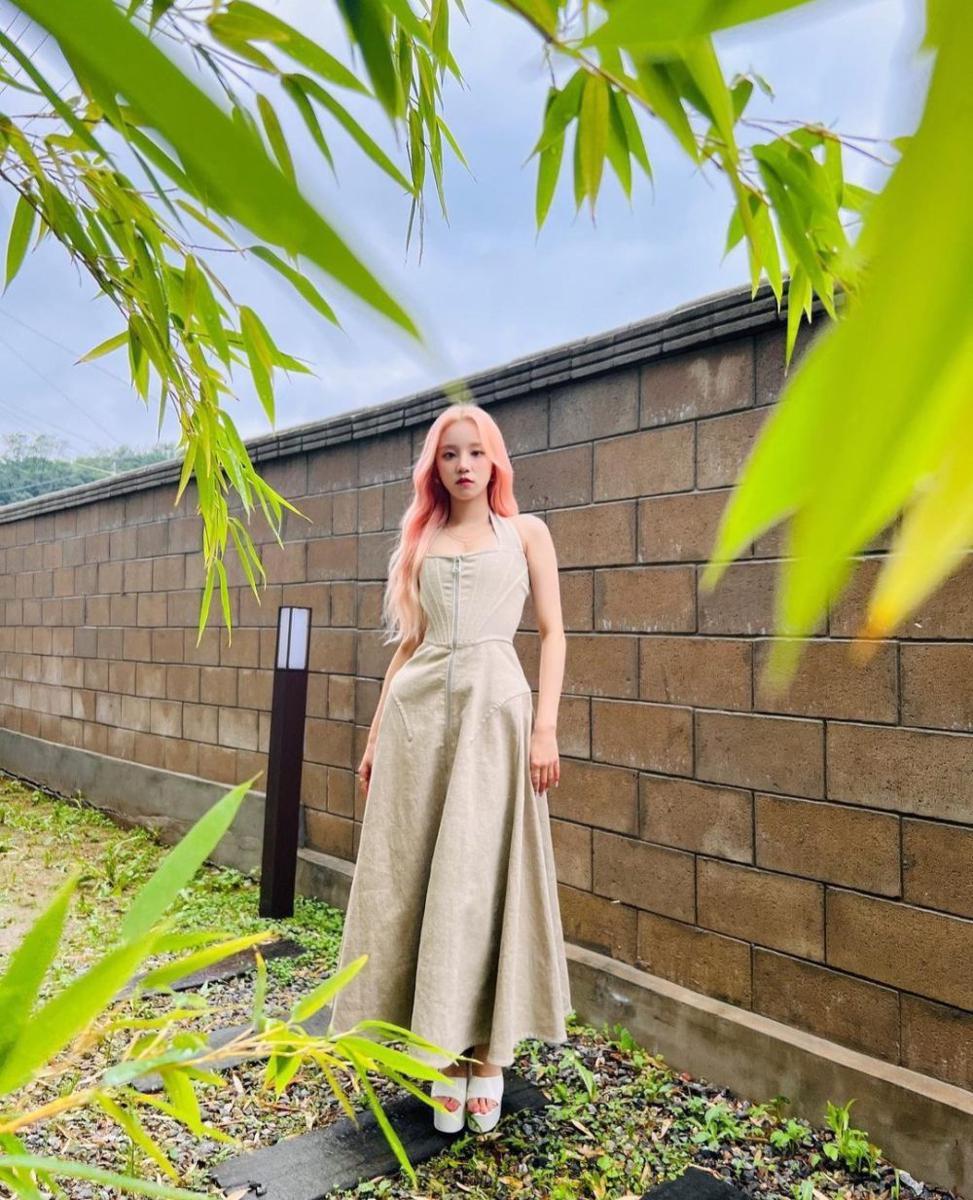 ide OOTD dengan dress ala Yuqi (G)I-DLE (instagram.com/yuqisong.923)