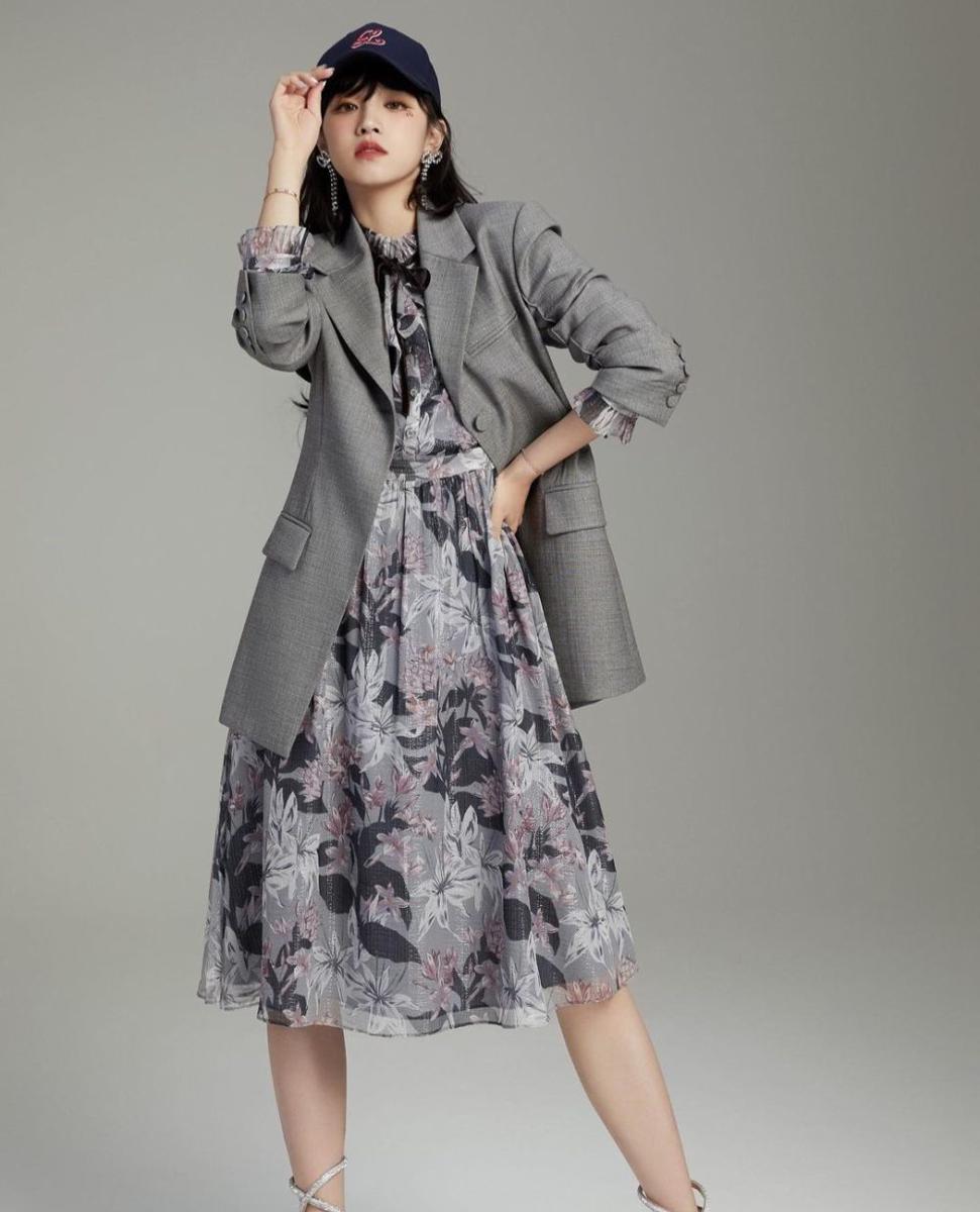 ide OOTD dengan dress ala Yuqi (G)I-DLE (instagram.com/yuqisong.923)
