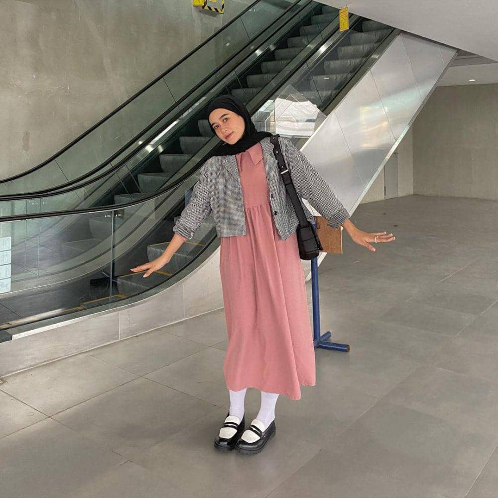 Shella Mutaharoh (instagram.com/shella.mh)