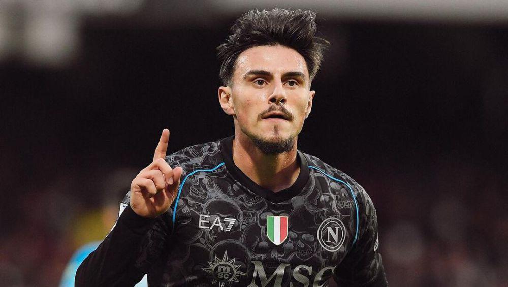 Eljif Elmas (instagram.com/elifelmas24)