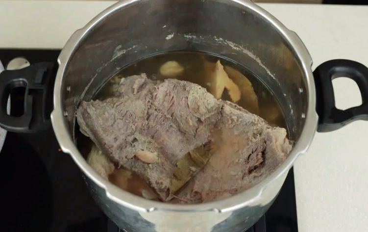 ilustrasi daging brisket yang sudah dipresto (YouTube.com/Devina Hermawan)