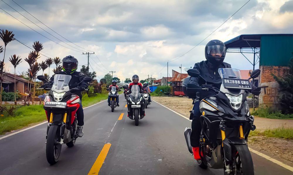 ilustrasi touring sepeda motor (Dok. IDN Times)