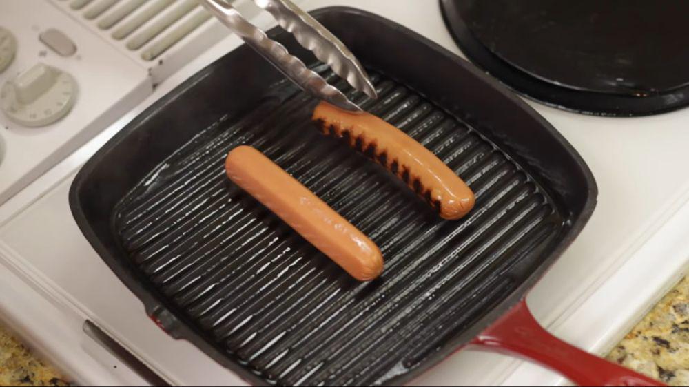 ilustrasi menggunakan grill pan (youtube.com/cookingguide)