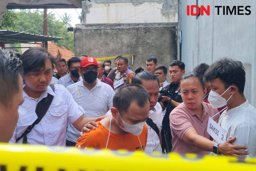 Panca Darmansyah jalani rekonstruksi KDRT Istri dan pembunuhan 4 anaknya di Jagakarsa pada Jumat (29/12/2023). (IDN Times/Ilman Nafi'an)